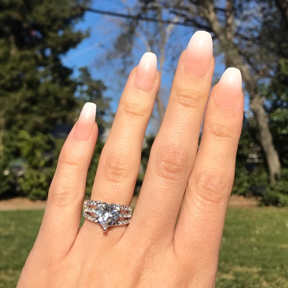 New Cubic Zirconia Jewelry Classic Fashion ring - Picture 3 of 6